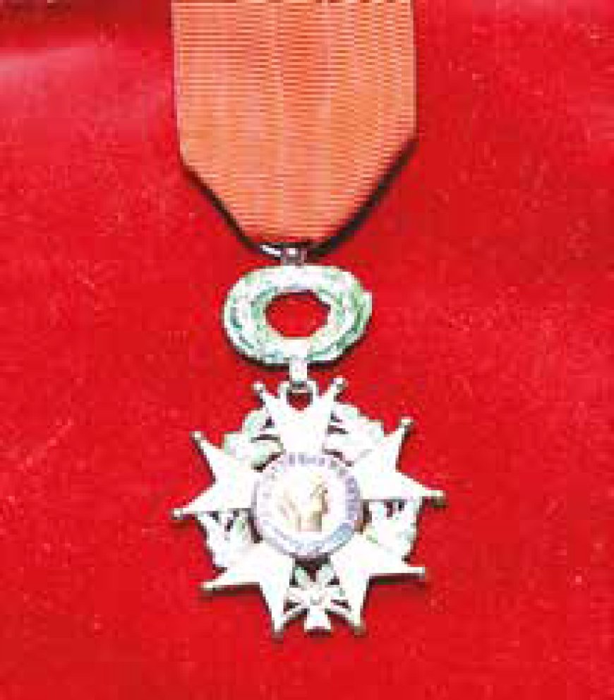 فرنسا توشح السيد مََحمد عبد النباوي بوسام جوقة الشرف