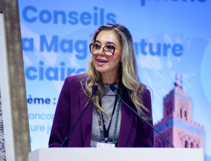 الأستاذة آمال المنيعي